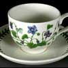 SWEET VIOLET ON A TRADITIONAL TEA CUP